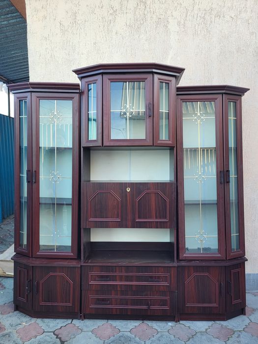 Стенка, горка для гостинной