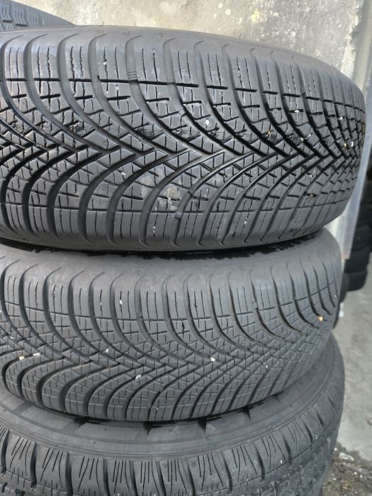2бр. 185 65 15 Dunlop всесезонни.