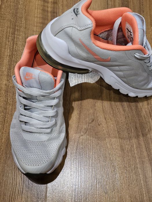 Дамски маратонки Nike