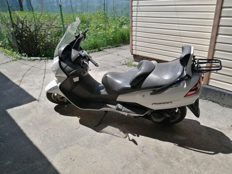 Suzuki skywave 400