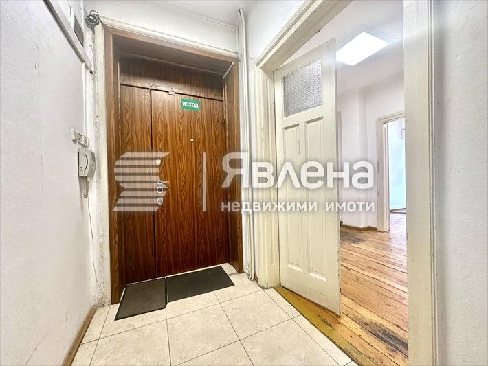 Дава се под наем Четиристаен апартамент в София, Център - 100 кв.м за 700 € - Снимка #2