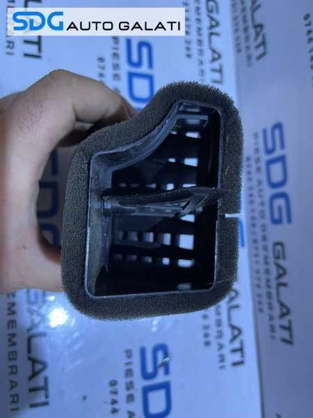 Gura Grila Aer Ventilatie Aerisire Dreapta Bord VW Golf 5 2004 - 2008 Cod 1K0819710 1K0819704