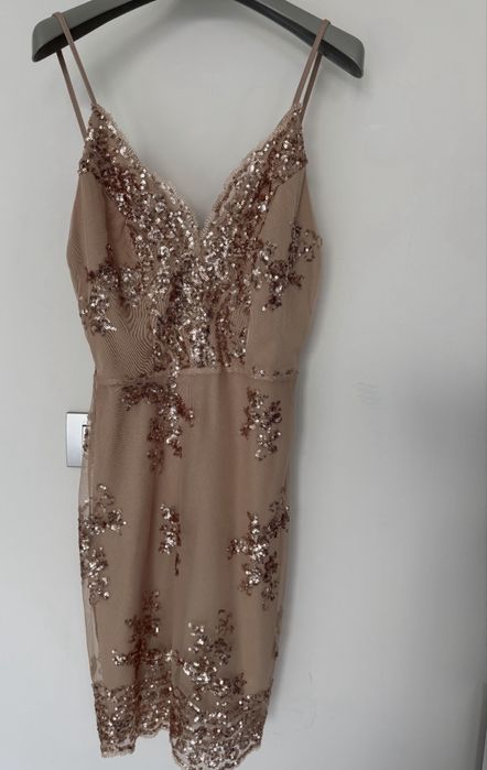 Златиста вечерна рокля с пайети