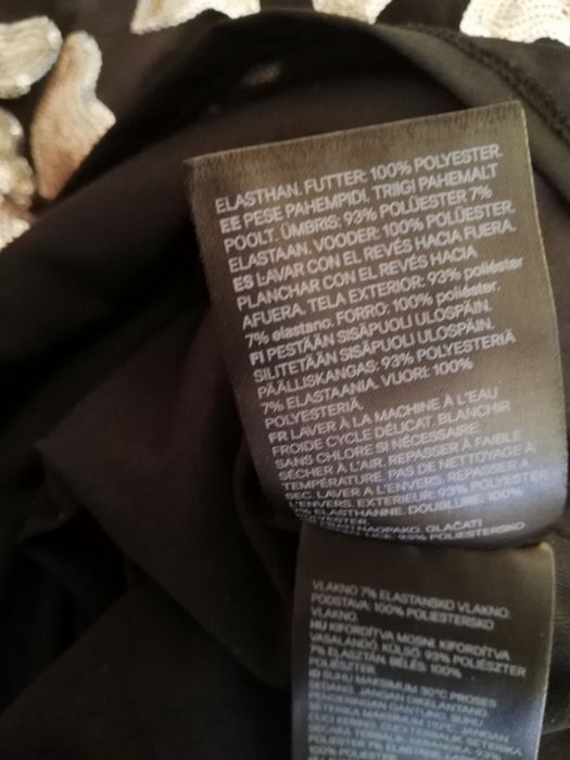 Черна рокля със златисти пайети