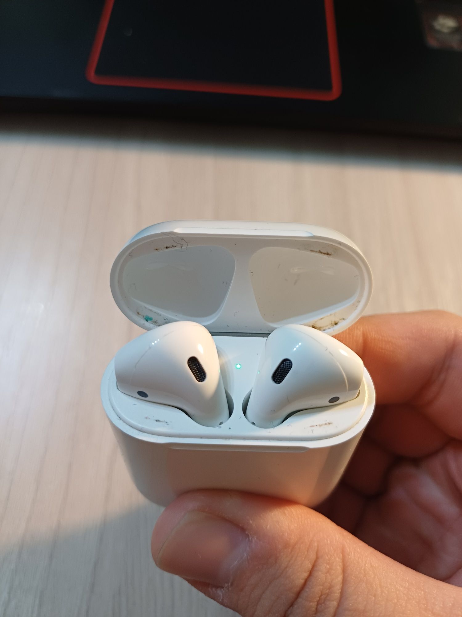 Продам Airpods первого поколения