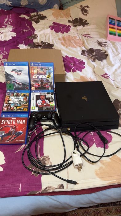 Ps 4 pro 5 jocuri o maneta un cablu hdmi un cablu de alimentare