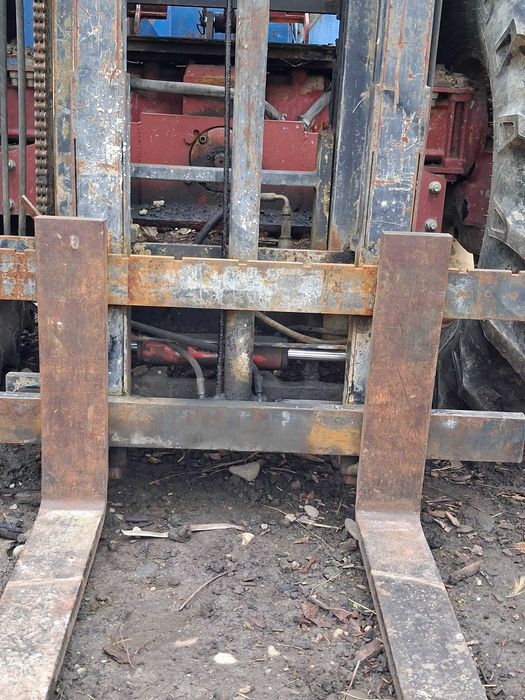 Lift , stivuitor , mulet în  tiranți la tractor