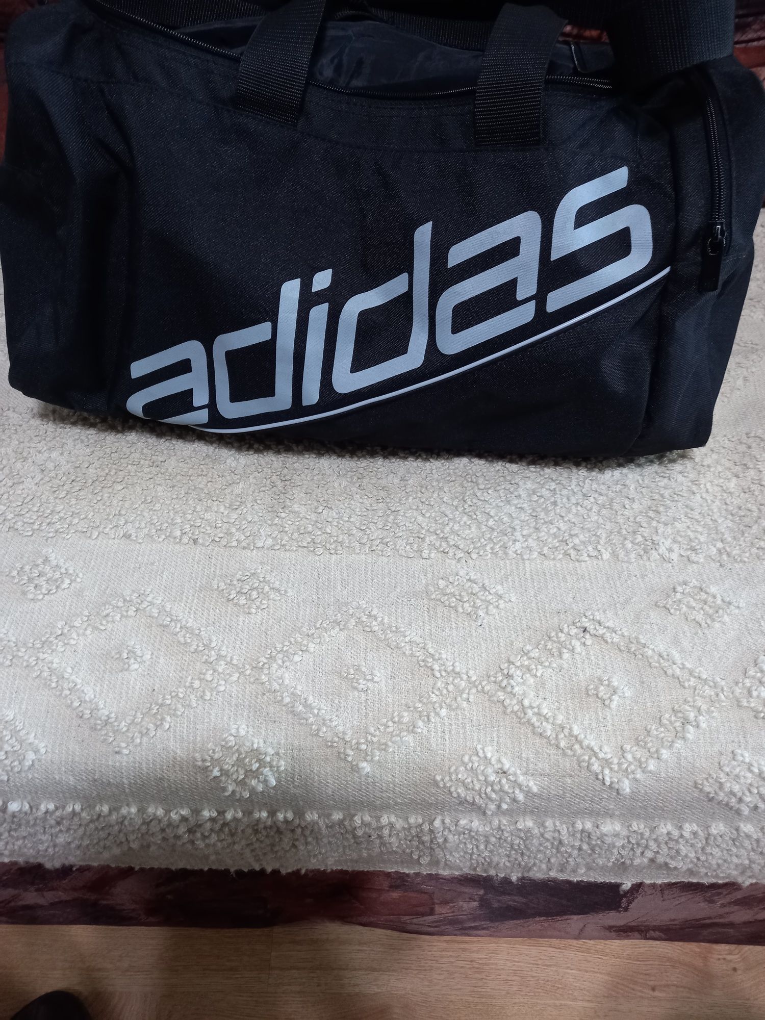 Спортна чанта adidas за фитнес и пътувания оригинална
