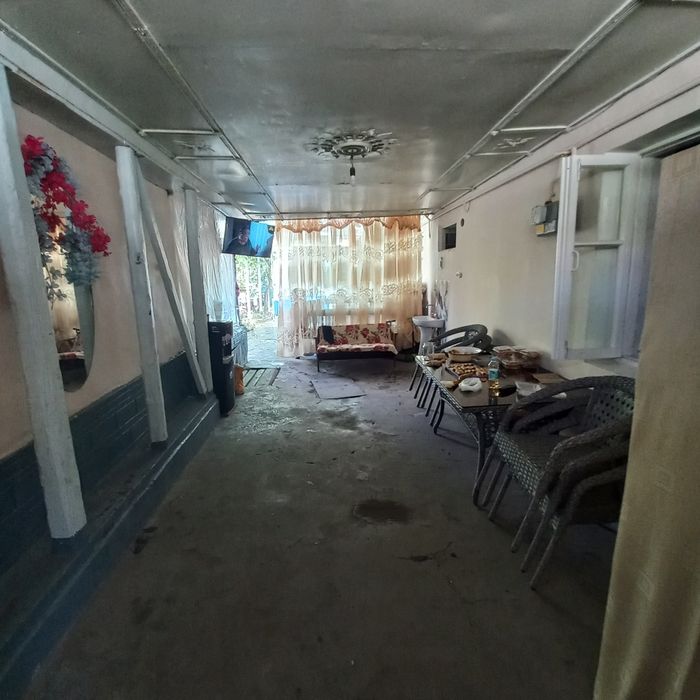 Уй, ховли сотилади, яхши махалла, яхши локация.