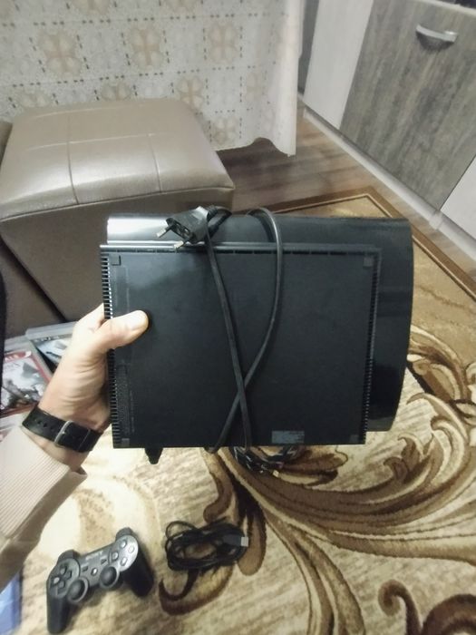 Playstation 3 slim 500gb +8 игри
