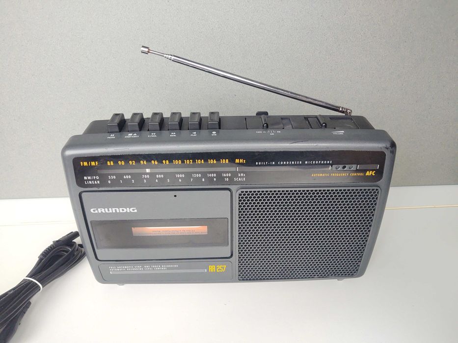 Radiocasetofon vechi Grundig