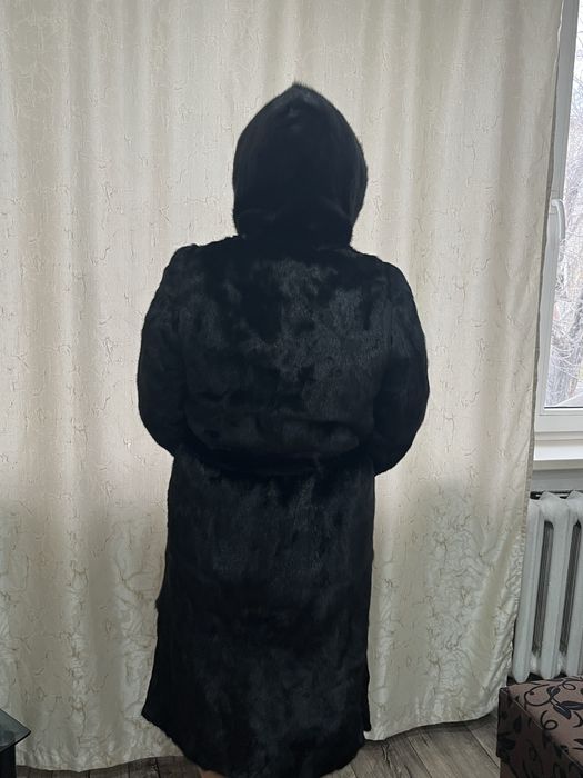 Продается Шуба черный бриллиант 48-го размера