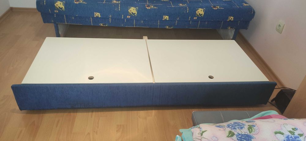 Разтегателен диван с място за съхранение