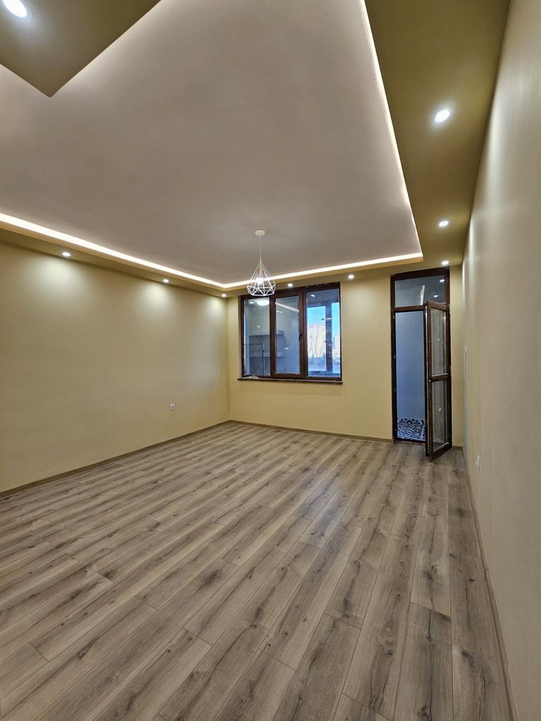 Продава се Тристаен апартамент в Казанлък - 90 кв.м за 1332 €/кв.м - Снимка #3