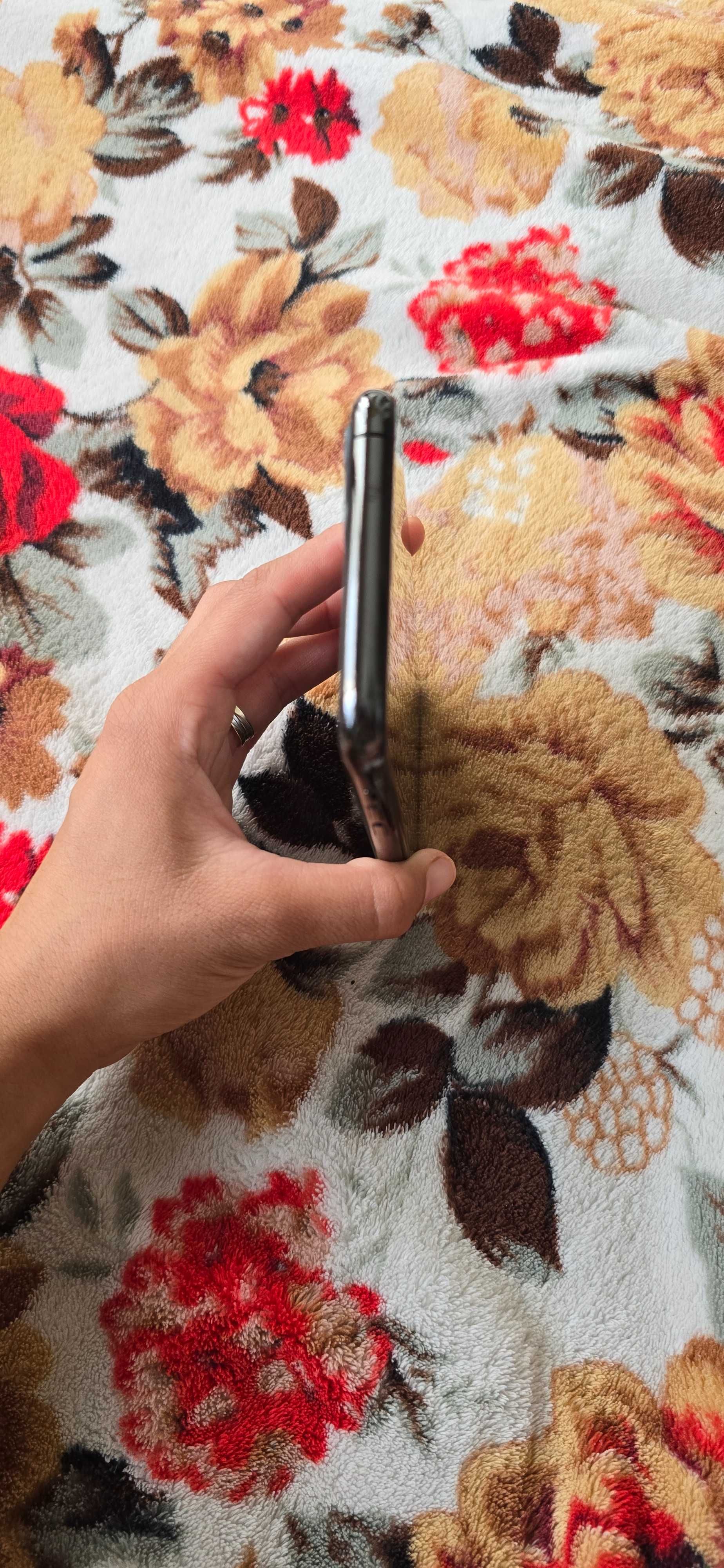 Продавам iPhone 11pro за части