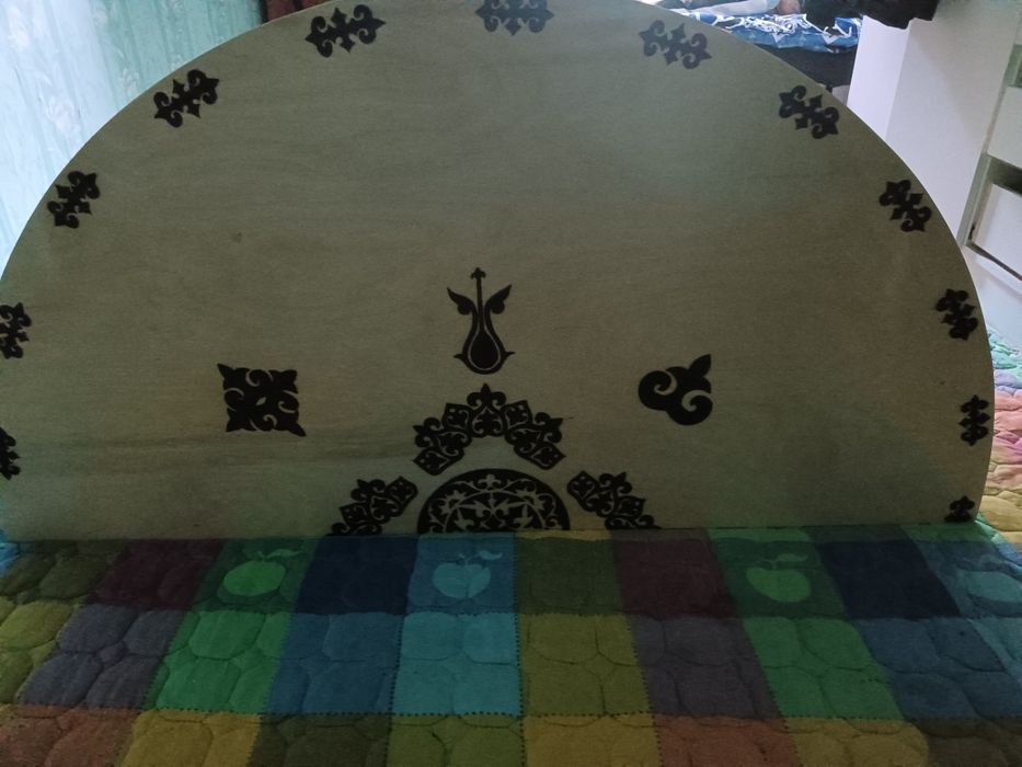 Продаю кустарный стол