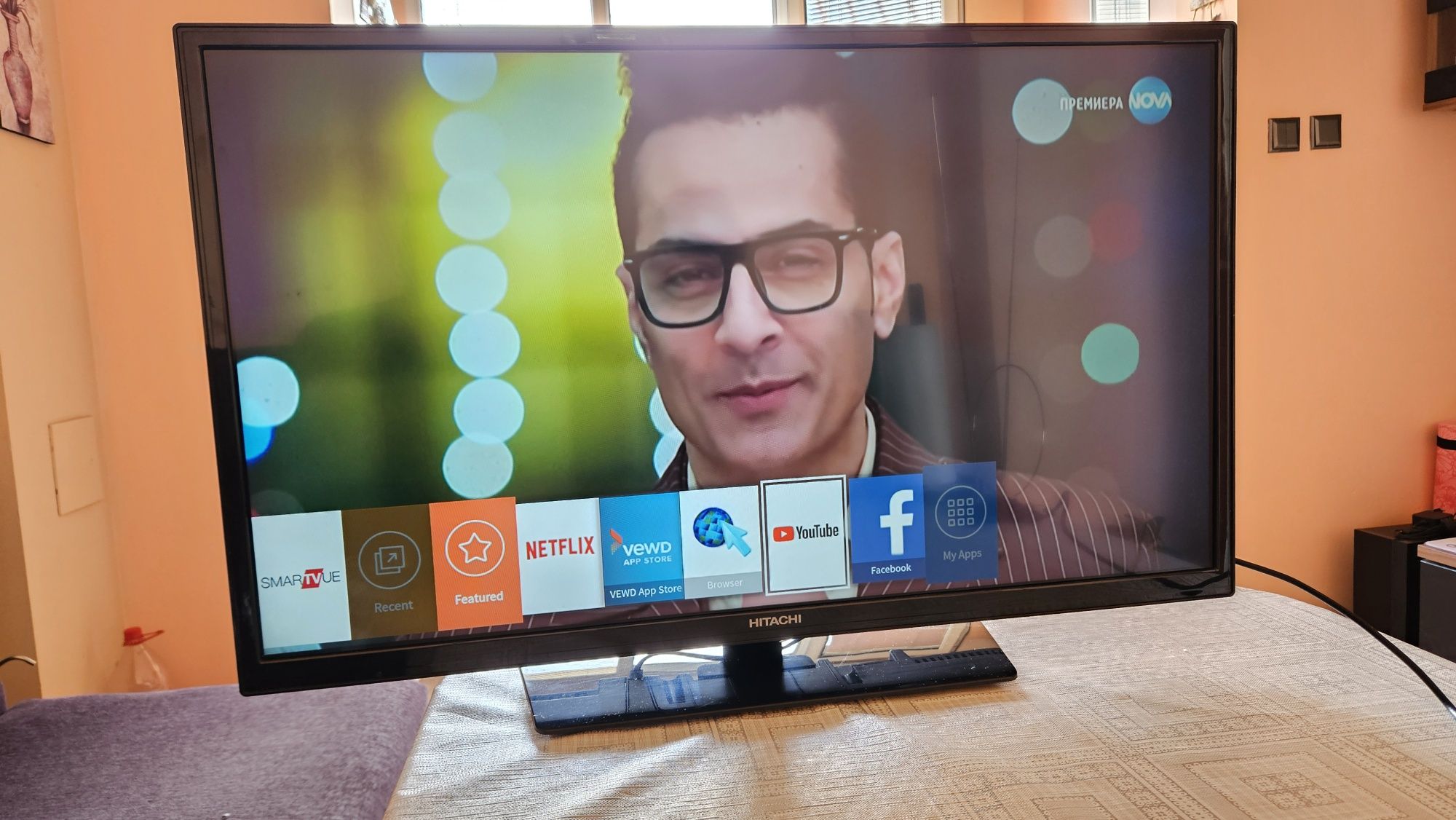 Smart телевизор Hitachi 32"