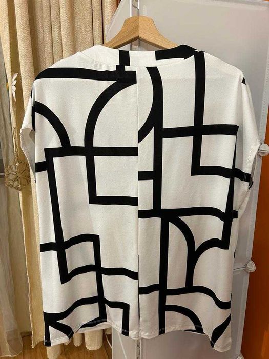 Bluzita alb-negru fara maneci, masura 42