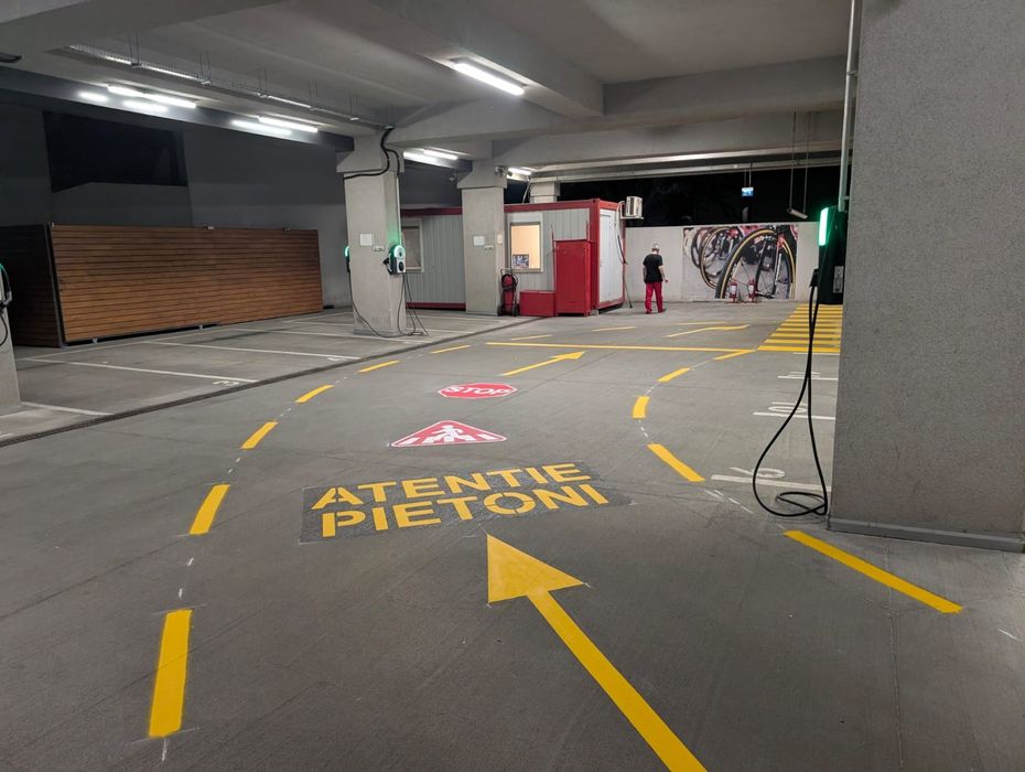 Marcaje rutiere cu vopsea bicomponenta si cu vopsea monocomponenta