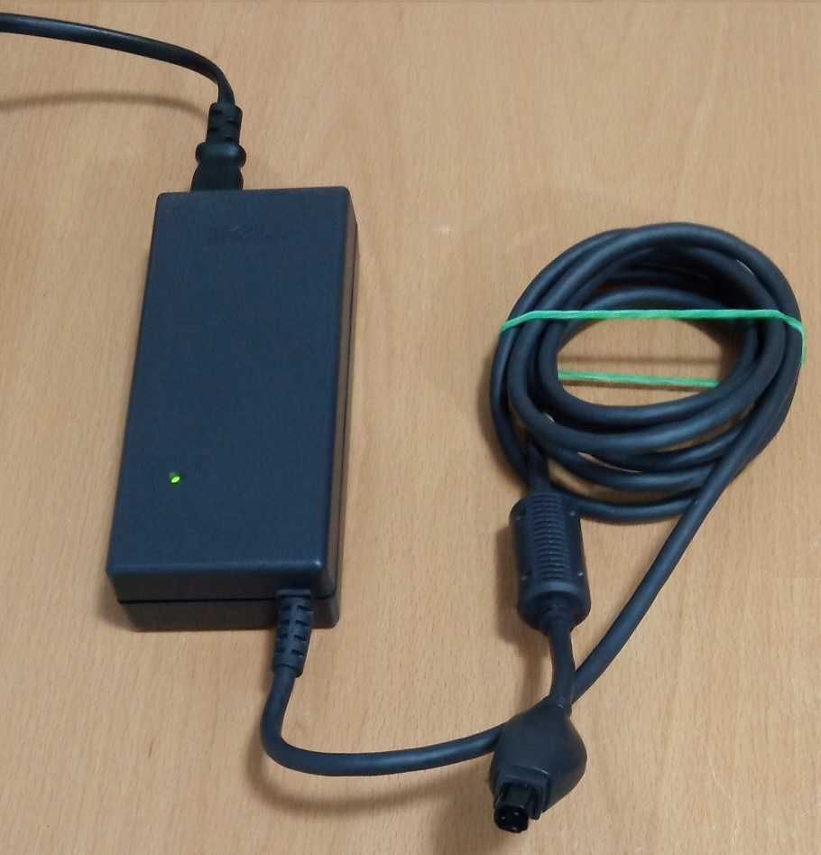 Alimentator DELL pentru Laptop 20V  3,5A mufa cu Orificiu cu 3 PINI