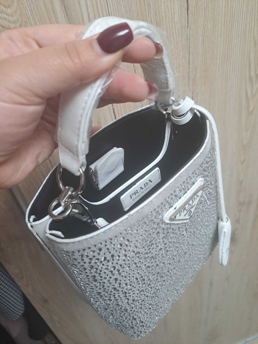 Нова чанта с камъни