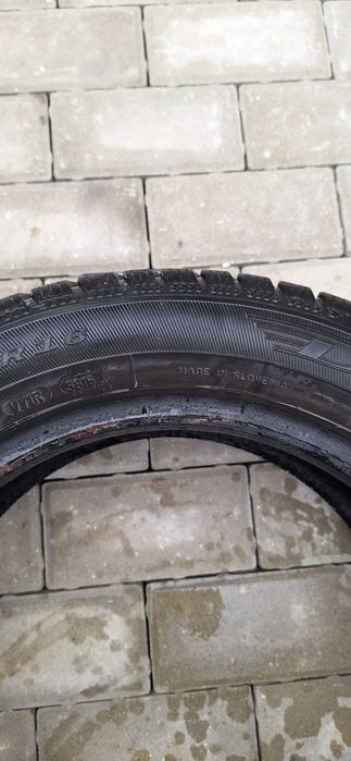 Продавам зимни гуми 2 бр. DEBICA