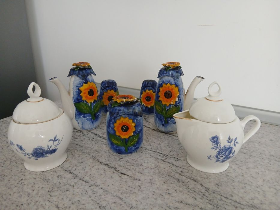 2 seturi vintage (anii 70) din portelan pentru pastrare mirodenii