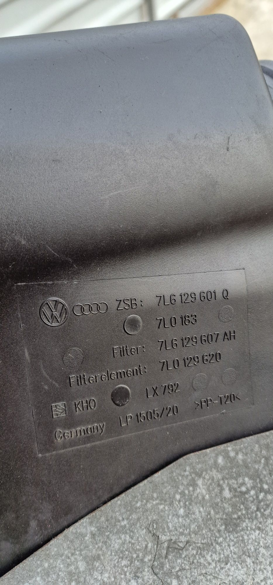Carcasa filtru aer audi Q7 4L