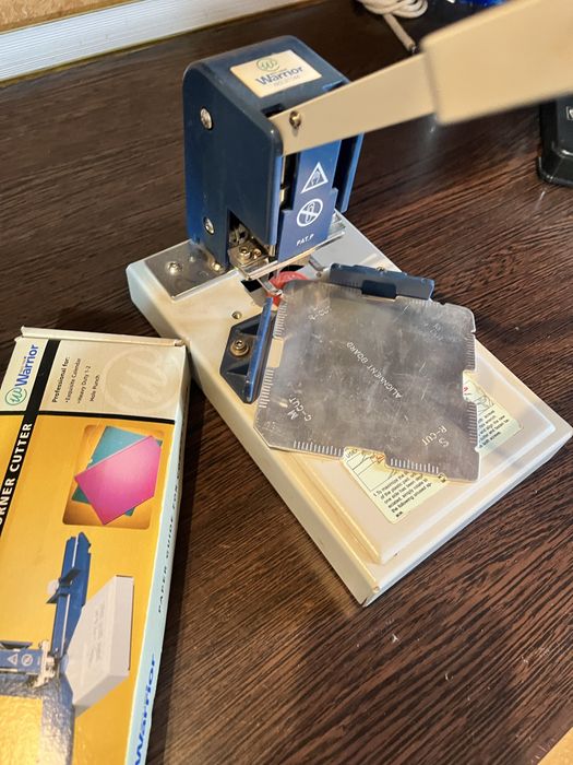 Aparat de rotunjit colturi