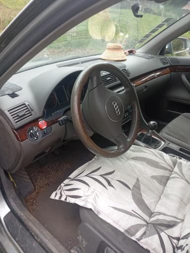 Vand audi a4 2.5v6