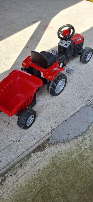 Tractor cu pedale si remorcă