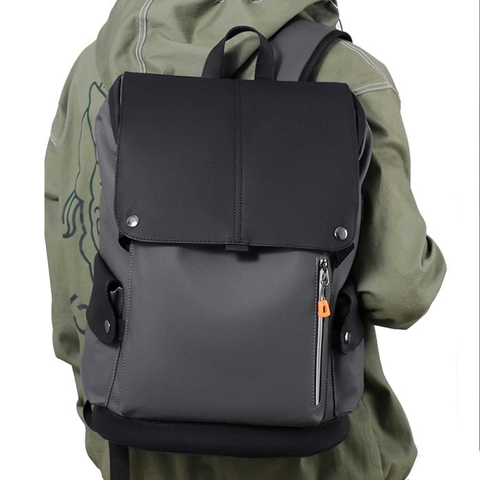Vand stoc marfa - Rucsac laptop cu port USB si iesire pentru casti