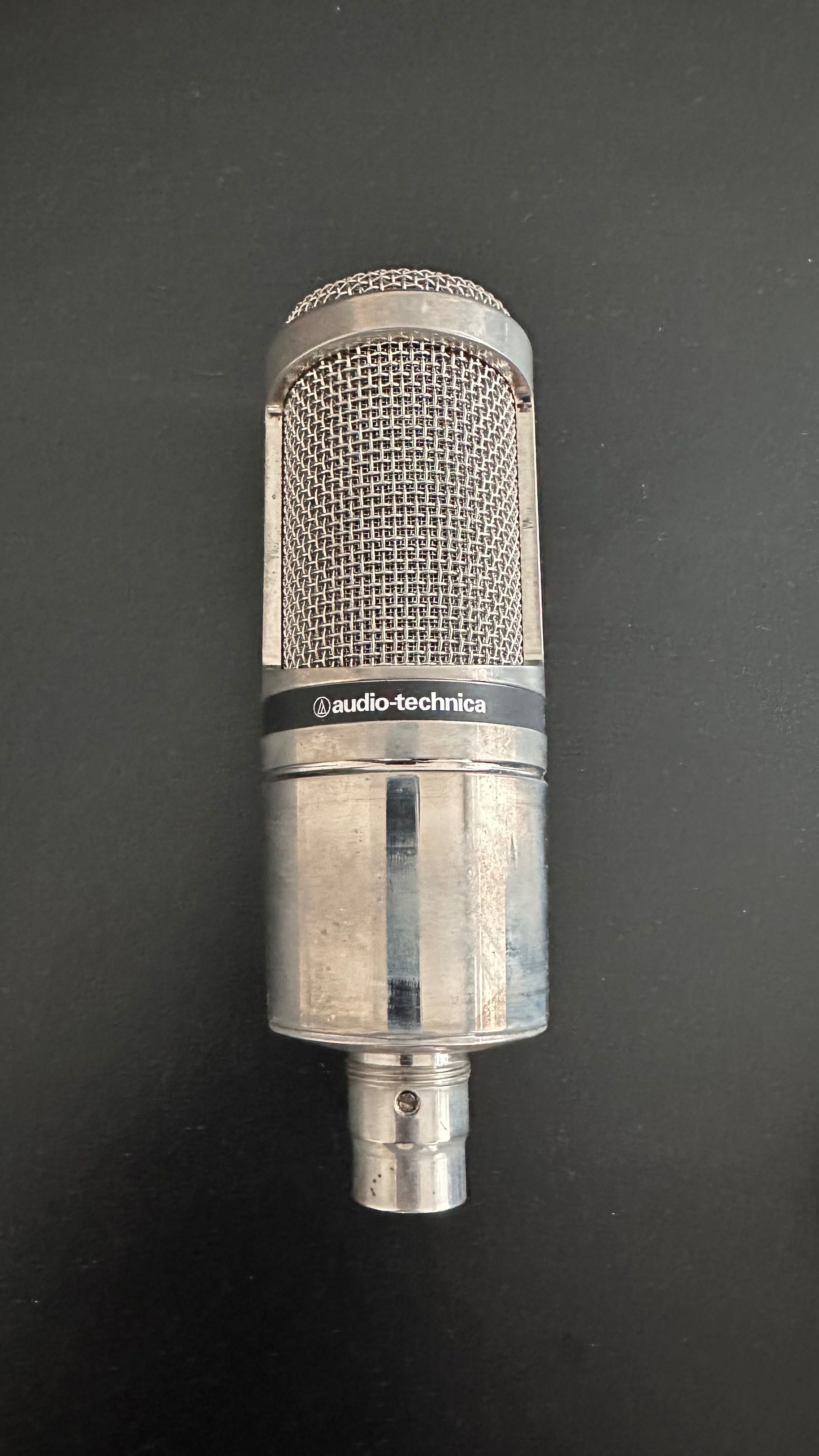 Студиен кондензаторен микрофон Audiotechnica AT2020 P48 със стойка