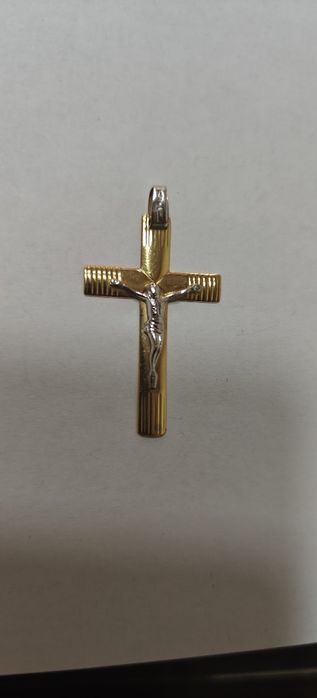 Cruce aur 18k 2.2gr (r)