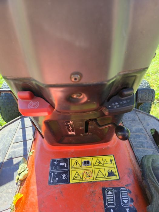 Tractoras tuns iarba/gazon Husqvarna CTH 184T