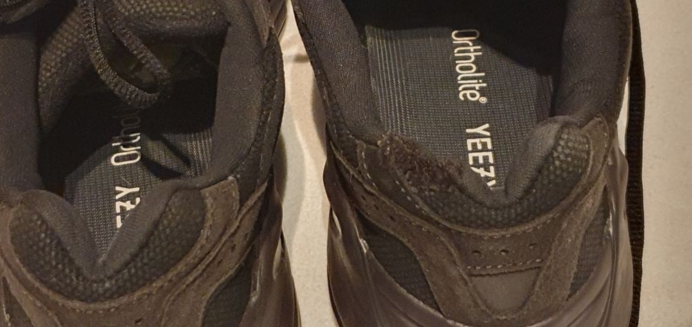 Adidași YEEZY Boost 700 V2
