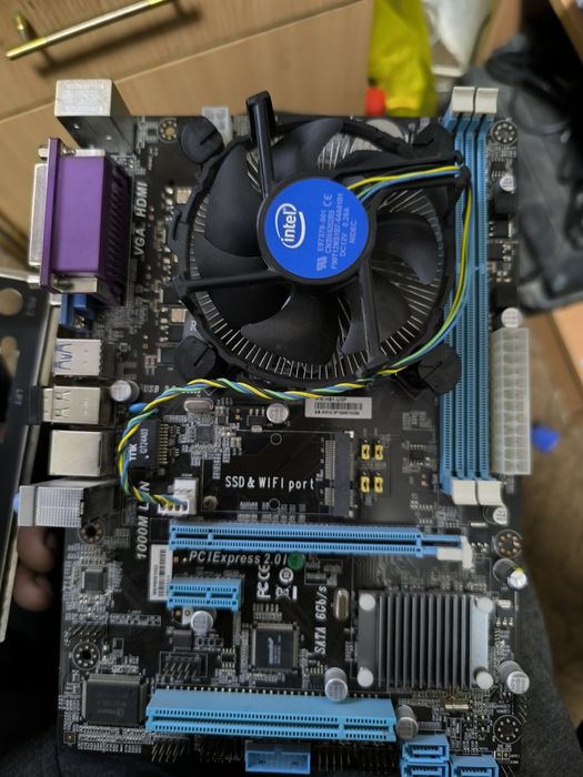 Продам материнскую плату+процессор+вертушка.