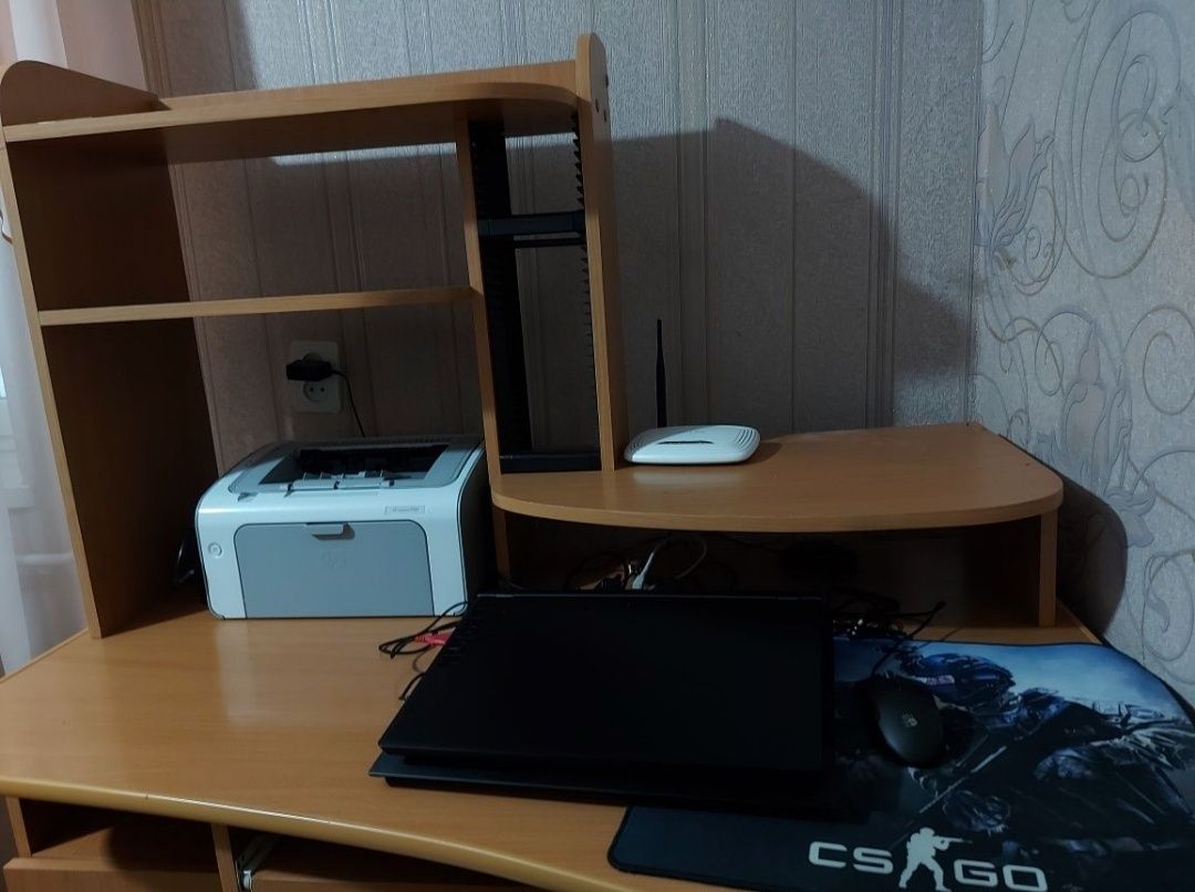 Продам стол для работы/компьютера