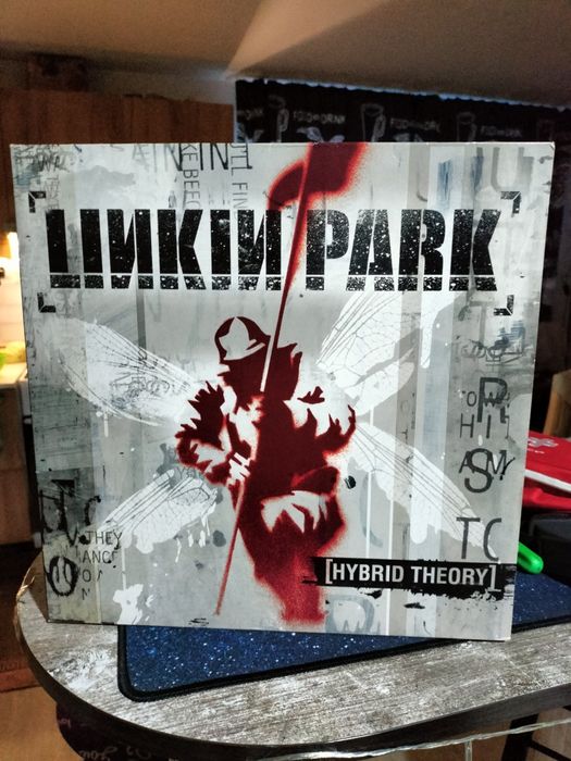 Продам пластинку Linkin park Hybrid  Theory 2000г