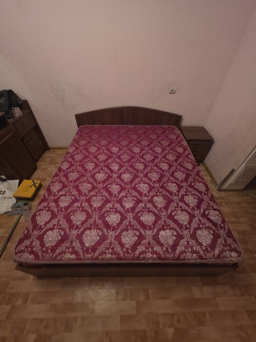 Продается спальный гарнитур