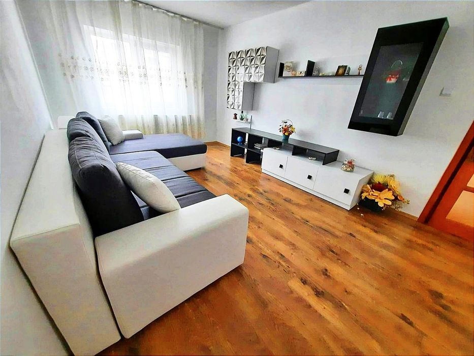 Închiriez apartament în Râmnicu Sărat cu 2 camere, decomandat, strada