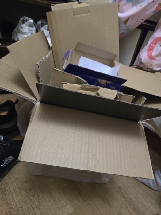 Отдам коробки, бумагу на розжиг