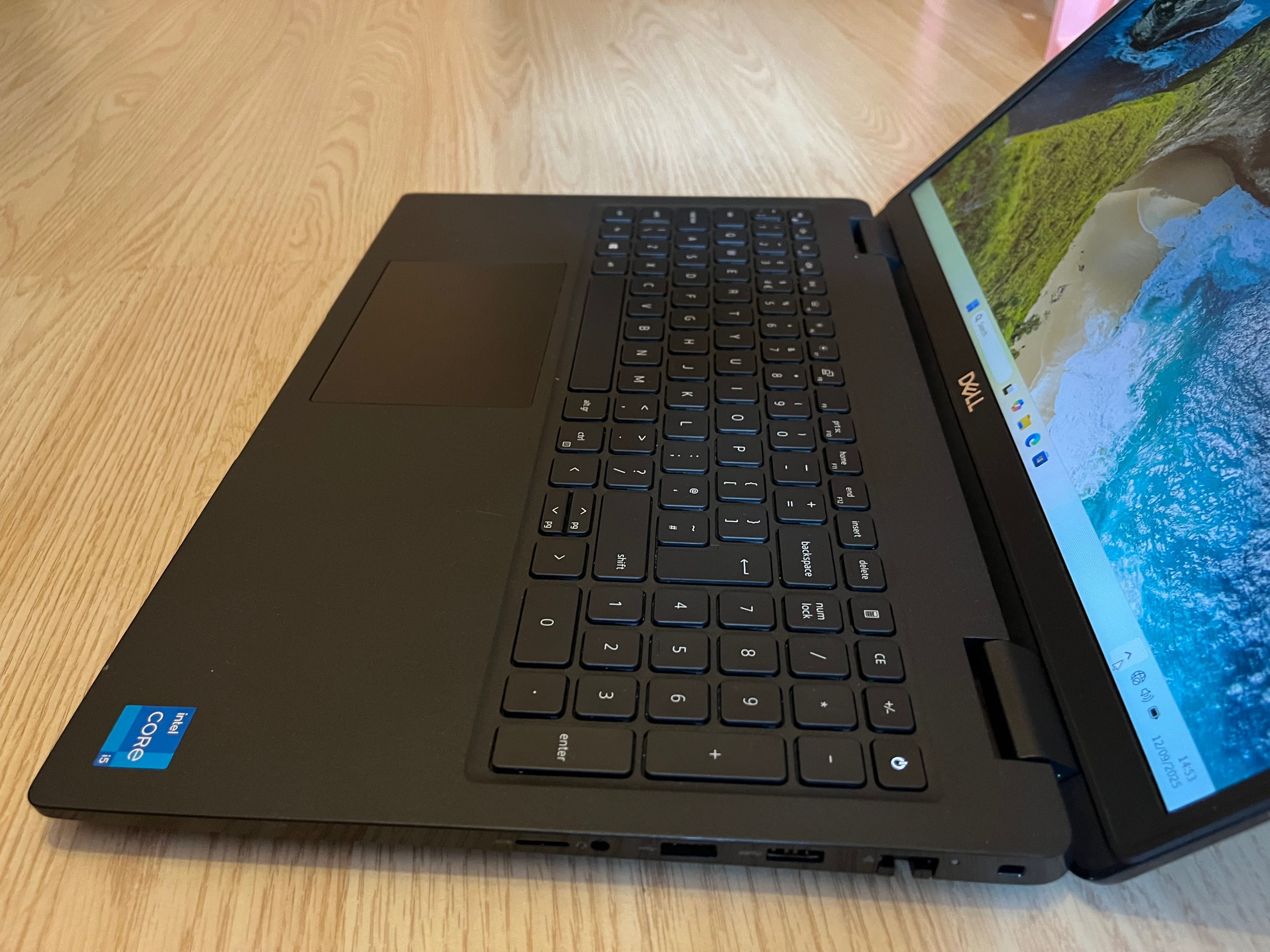 Dell 3520 i5-1135g7 16GB 512gb ssd 15.6” FHD ips лаптоп laptop