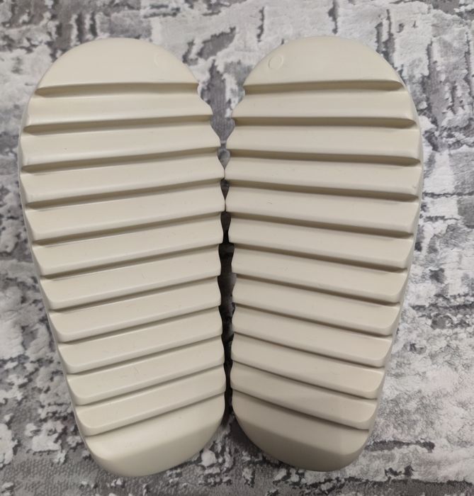 Yeezy Slides, 42 EUR