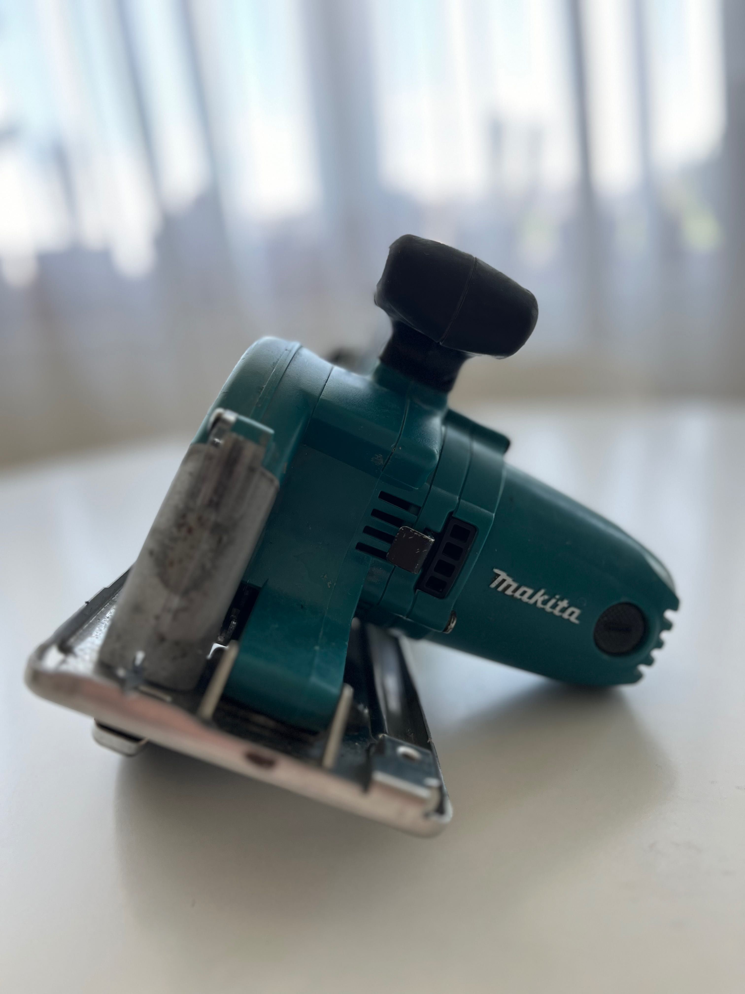 Ръчен Циркуляр Makita 18v DCS550 за метал