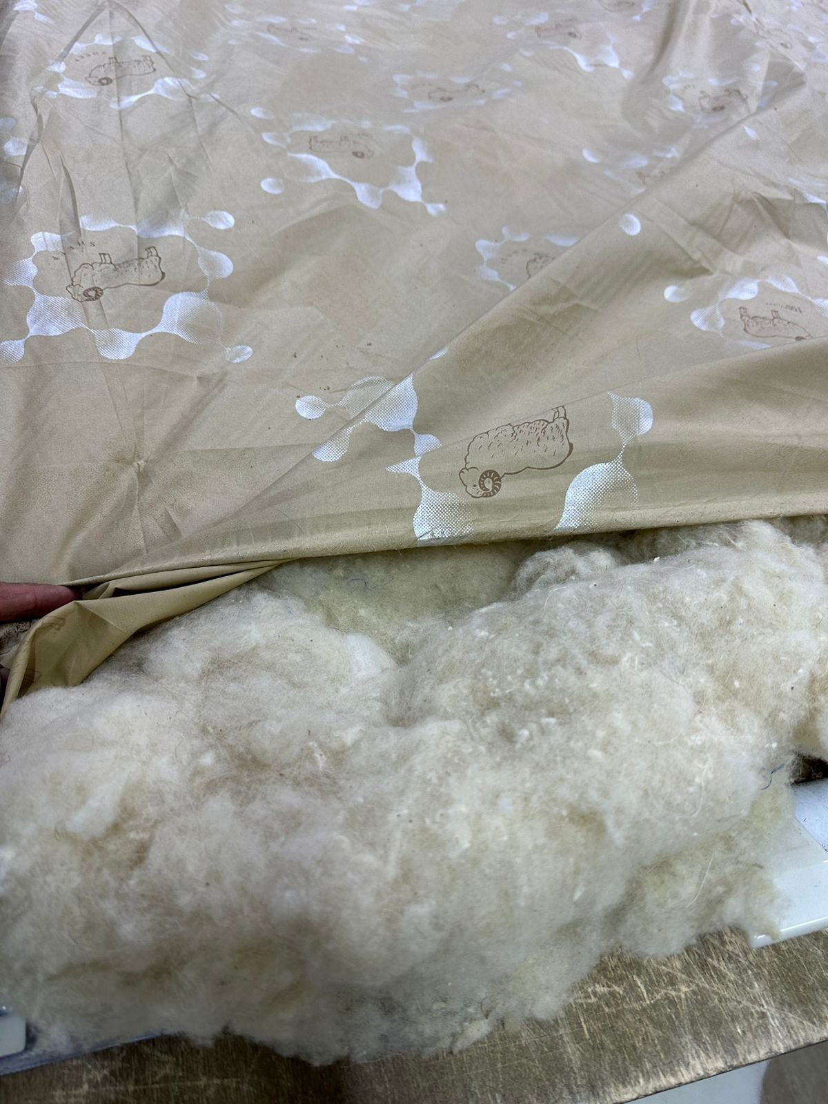 одеяло сделано из овечьей шерсти