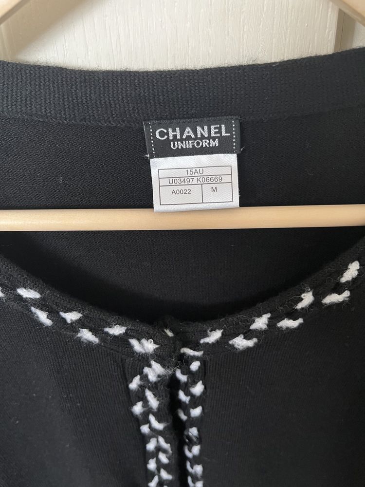 Жилетка Chanel, клас Uniform