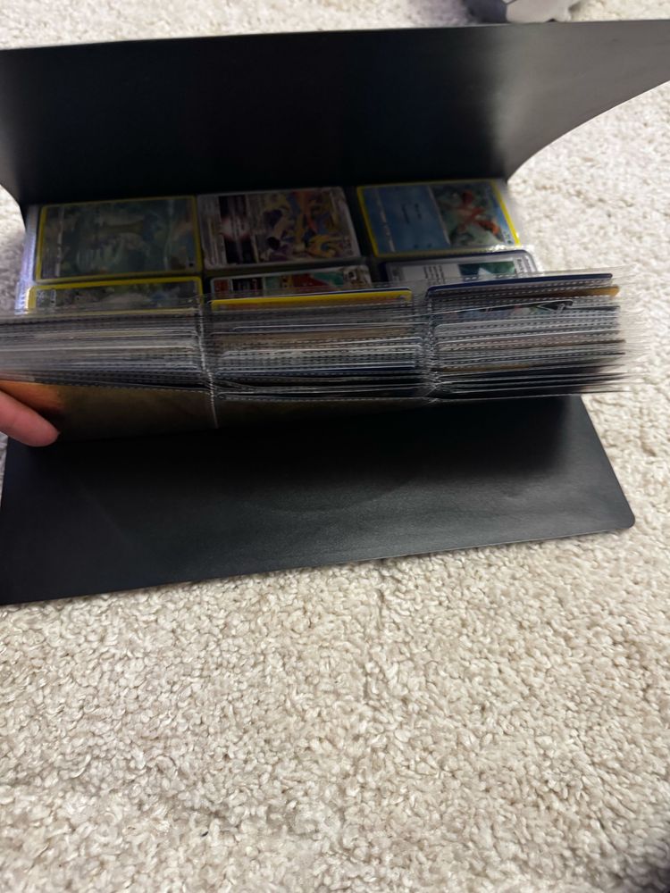 Album Cartonase Pokemon peste 600 buc10/10diferite modele Pret 399 lei