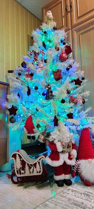 Brad alb artificial de Crăciun