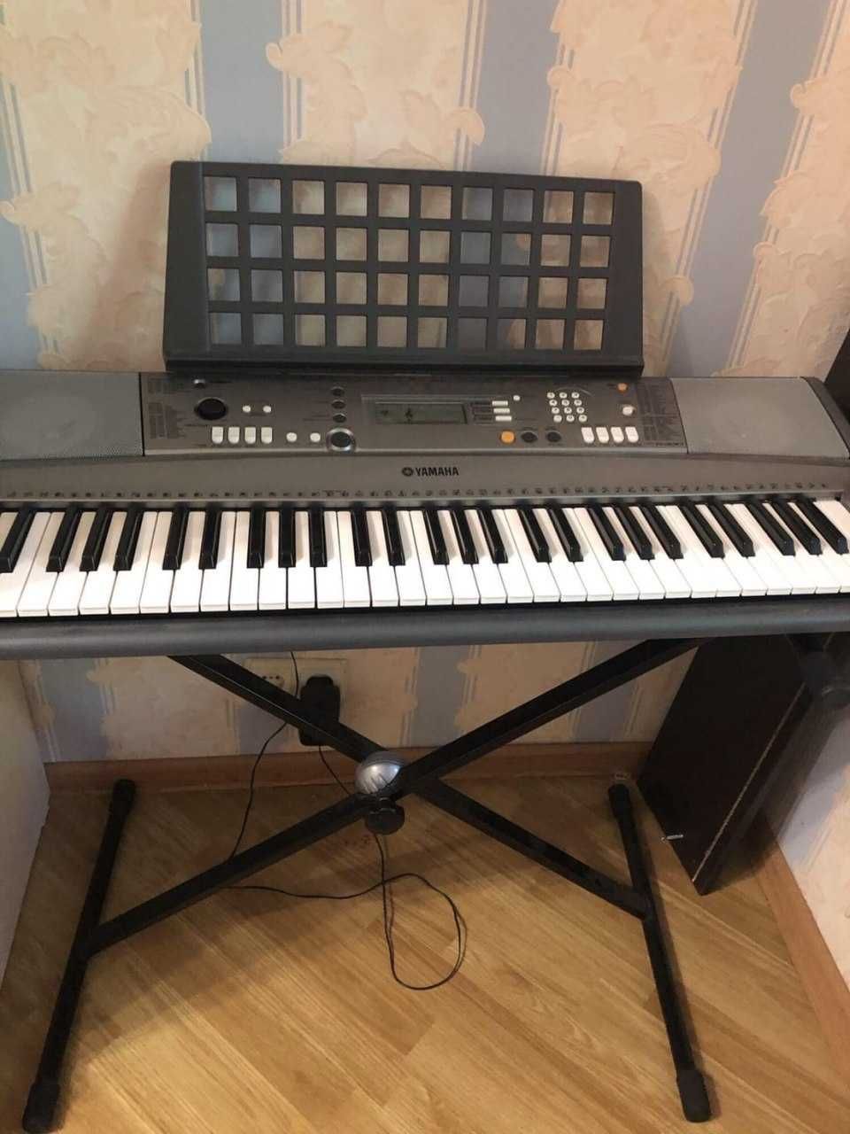 Синтезатор Yamaha psr-r300 + стойка